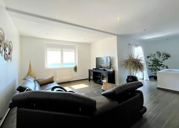 Cortes - 20 Minutes From Puerto Banus Estepona