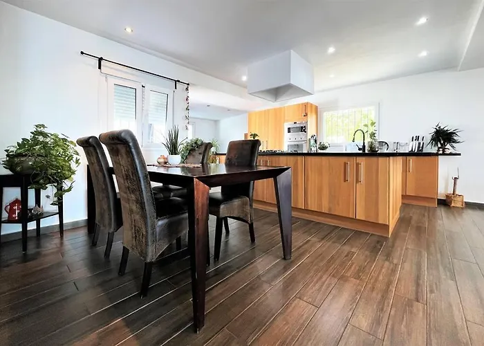 Villa Cortes - 20 Minutes From Puerto Banus Estepona