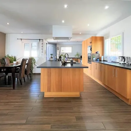 Cortés - 20 Minutes From Puerto Banús Estepona