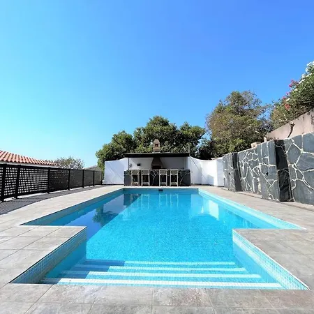 Villa Cortes - 20 Minutes From Puerto Banus *